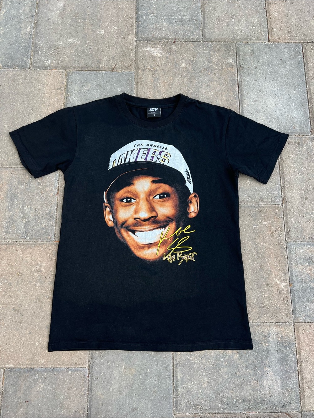 ICY Kobe Bryant Big Face Graphic T-Shirt Men’s Small Lakers Draft Day